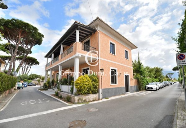 casa indipendente in vendita a Forte dei Marmi