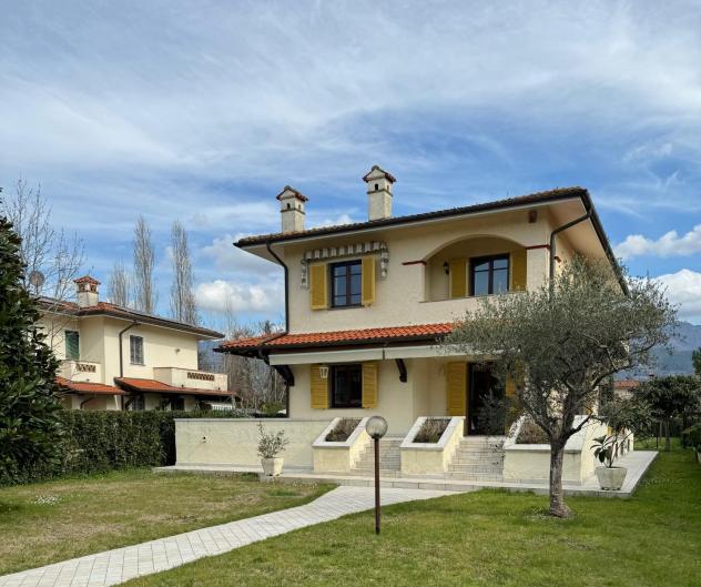 casa indipendente in vendita a Forte dei Marmi
