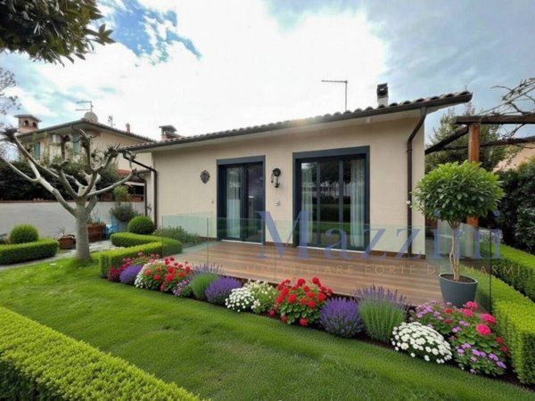 casa indipendente in vendita a Forte dei Marmi