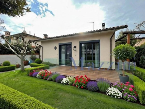 casa indipendente in vendita a Forte dei Marmi