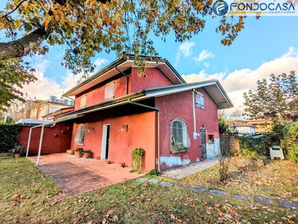 casa indipendente in vendita a Forte dei Marmi in zona Vittoria Apuana