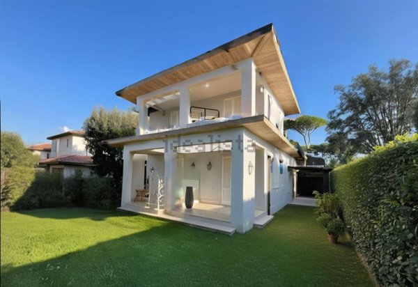 casa indipendente in vendita a Forte dei Marmi