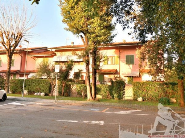 casa indipendente in vendita a Forte dei Marmi in zona Vittoria Apuana