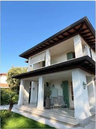 casa indipendente in vendita a Forte dei Marmi in zona Vittoria Apuana