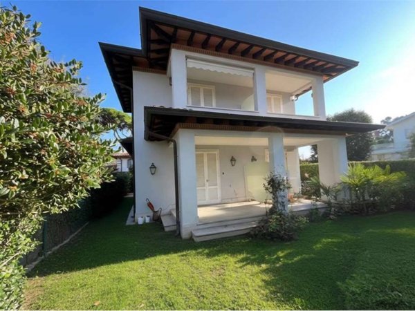 casa indipendente in vendita a Forte dei Marmi in zona Vittoria Apuana