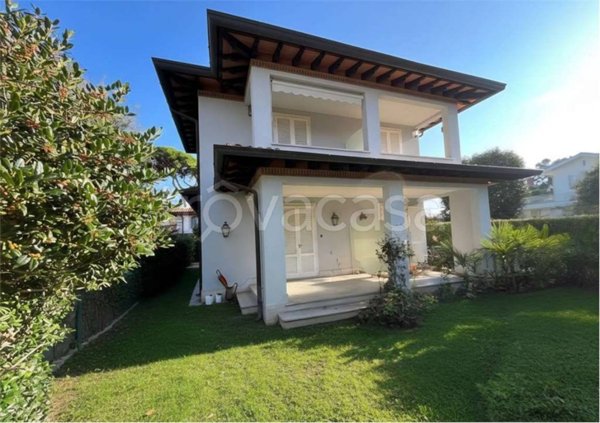 casa indipendente in vendita a Forte dei Marmi in zona Vittoria Apuana