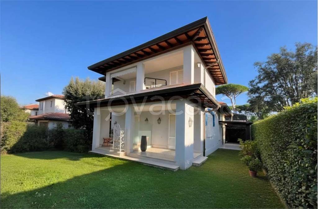 casa indipendente in vendita a Forte dei Marmi in zona Vittoria Apuana