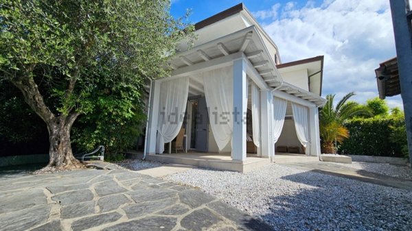 casa indipendente in vendita a Forte dei Marmi