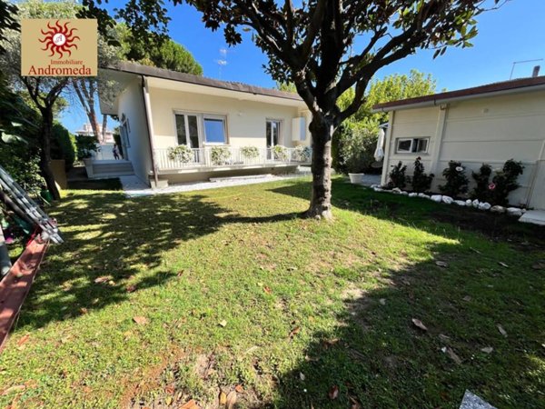 casa indipendente in vendita a Forte dei Marmi