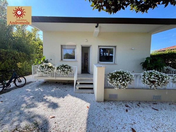 casa indipendente in vendita a Forte dei Marmi