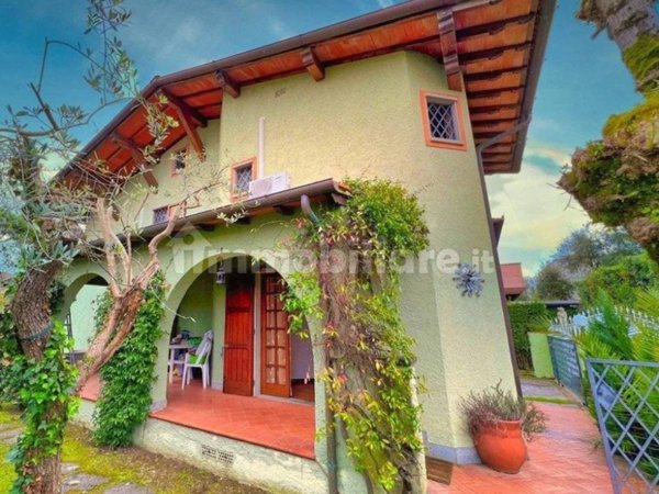 casa indipendente in vendita a Forte dei Marmi