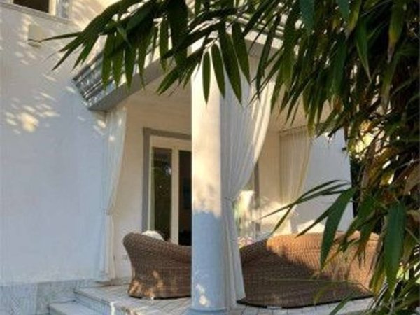 casa indipendente in vendita a Forte dei Marmi in zona Vittoria Apuana