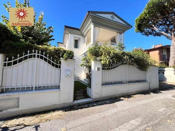 casa indipendente in vendita a Forte dei Marmi