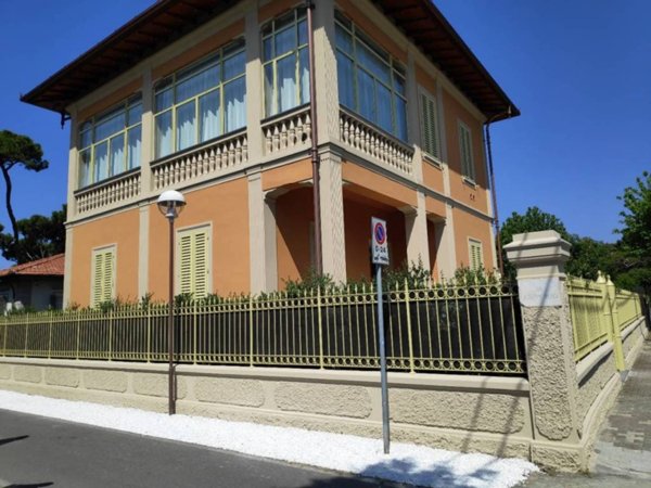 casa indipendente in vendita a Forte dei Marmi in zona Vittoria Apuana