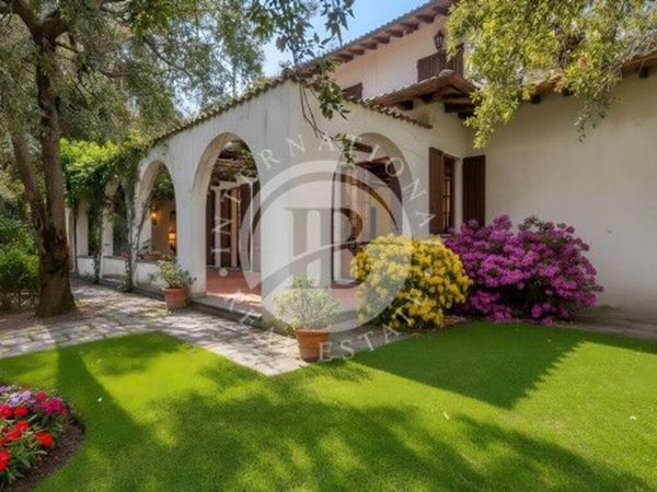 casa indipendente in vendita a Forte dei Marmi in zona Roma Imperiale