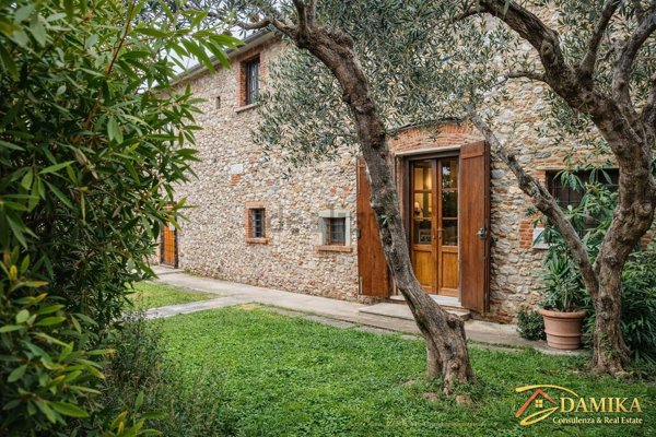 casa indipendente in vendita a Forte dei Marmi