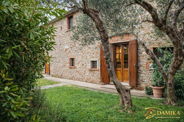 casa indipendente in vendita a Forte dei Marmi