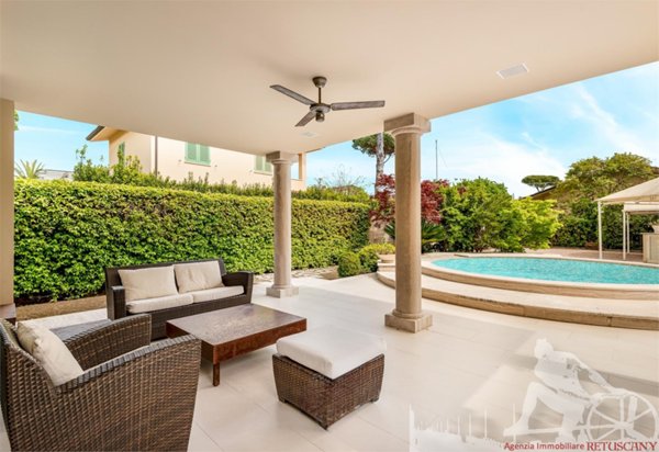 casa indipendente in vendita a Forte dei Marmi in zona Vittoria Apuana