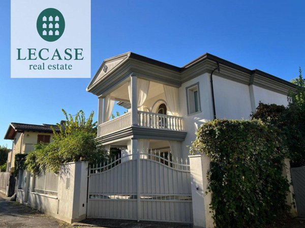 casa indipendente in vendita a Forte dei Marmi