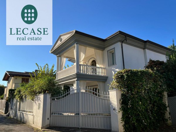 casa indipendente in vendita a Forte dei Marmi