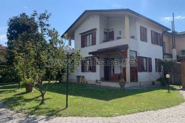casa indipendente in vendita a Forte dei Marmi
