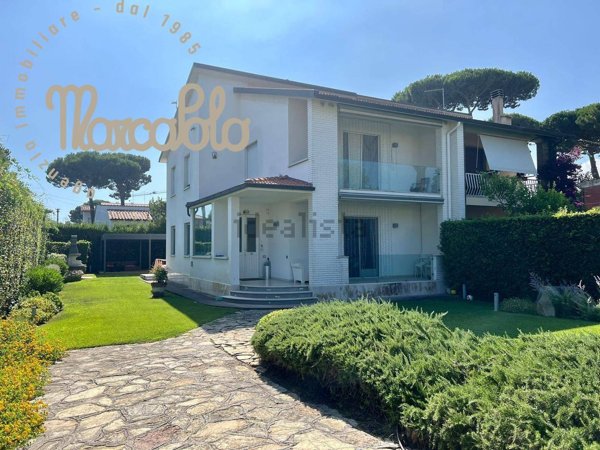 casa indipendente in vendita a Forte dei Marmi