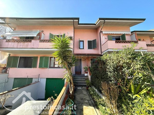 casa indipendente in vendita a Forte dei Marmi in zona Vittoria Apuana
