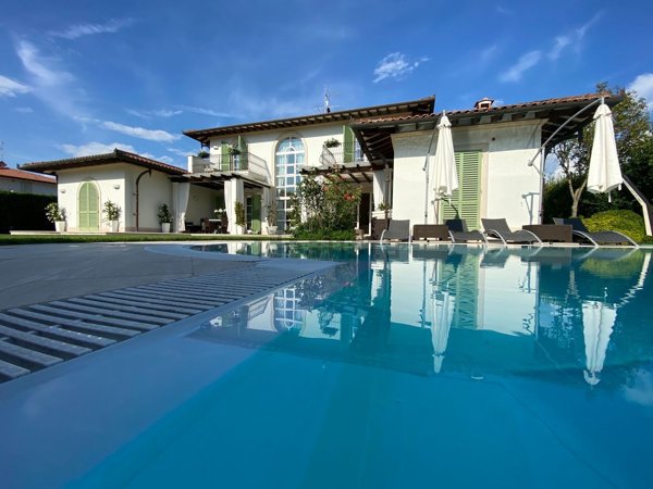 casa indipendente in vendita a Forte dei Marmi in zona Vittoria Apuana