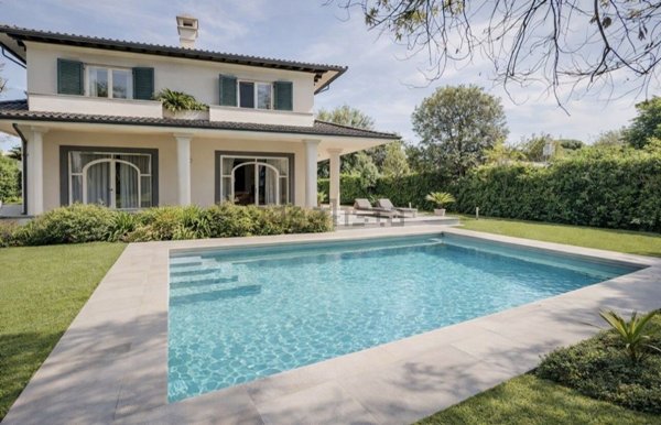 casa indipendente in vendita a Forte dei Marmi in zona Vittoria Apuana