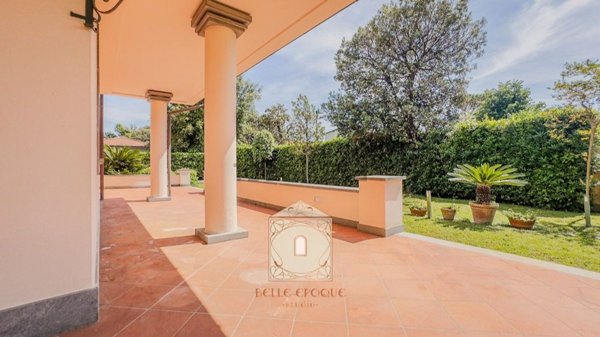 casa indipendente in vendita a Forte dei Marmi in zona Vittoria Apuana