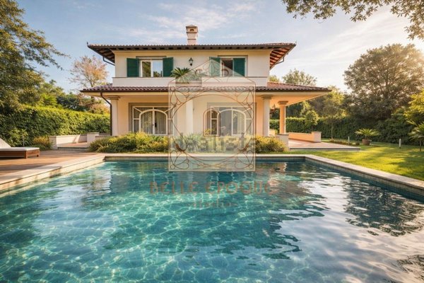 casa indipendente in vendita a Forte dei Marmi in zona Vittoria Apuana