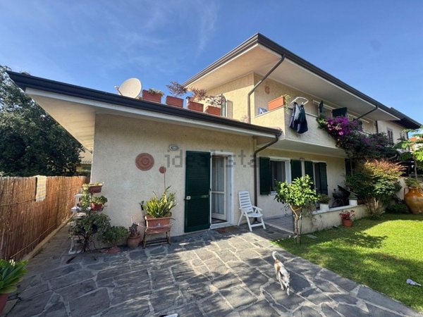 casa indipendente in vendita a Forte dei Marmi