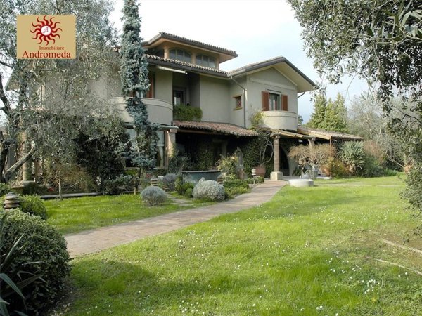 casa indipendente in vendita a Forte dei Marmi