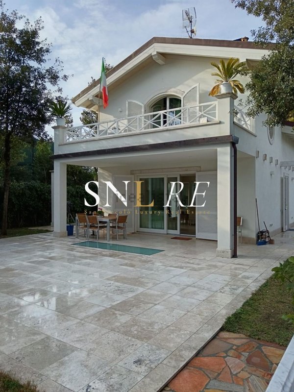 casa indipendente in vendita a Forte dei Marmi