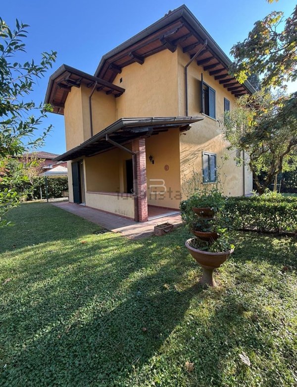 casa indipendente in vendita a Forte dei Marmi in zona Vittoria Apuana