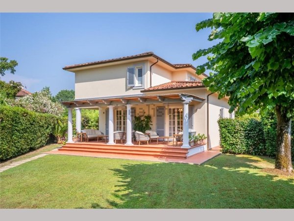 casa indipendente in vendita a Forte dei Marmi