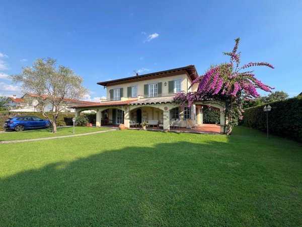 casa indipendente in vendita a Forte dei Marmi