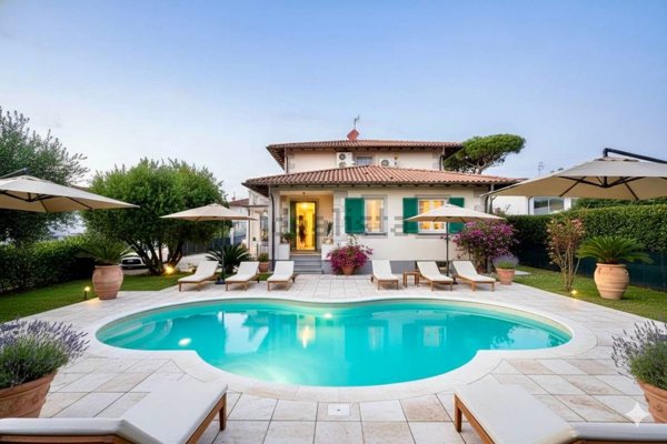 casa indipendente in vendita a Forte dei Marmi