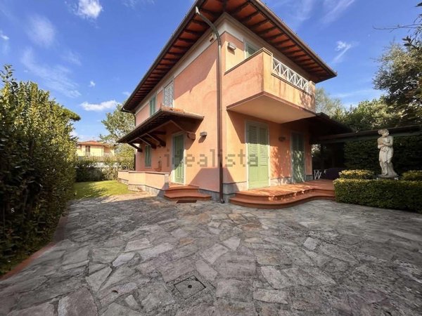 casa indipendente in vendita a Forte dei Marmi