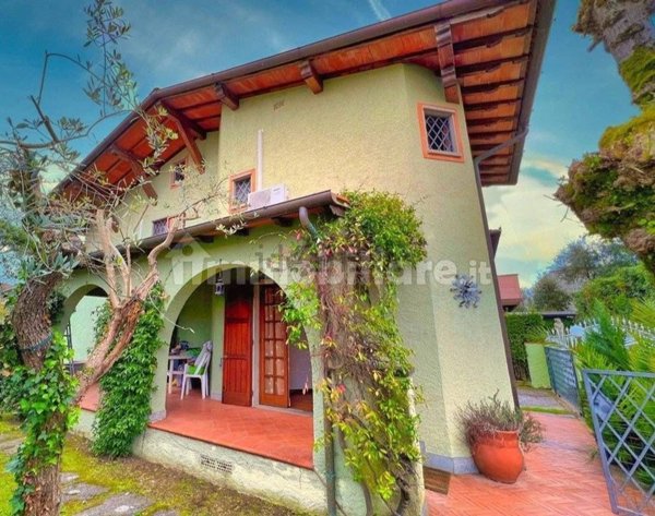 casa indipendente in vendita a Forte dei Marmi