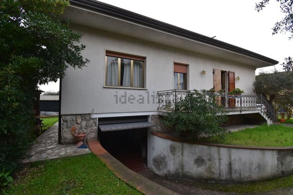 casa indipendente in vendita a Forte dei Marmi in zona Vaiana