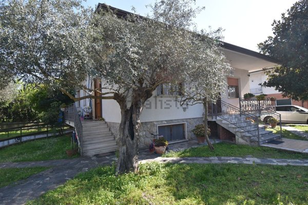 casa indipendente in vendita a Forte dei Marmi in zona Vaiana