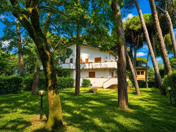 casa indipendente in vendita a Forte dei Marmi in zona Vittoria Apuana