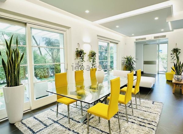 casa indipendente in vendita a Forte dei Marmi in zona Roma Imperiale