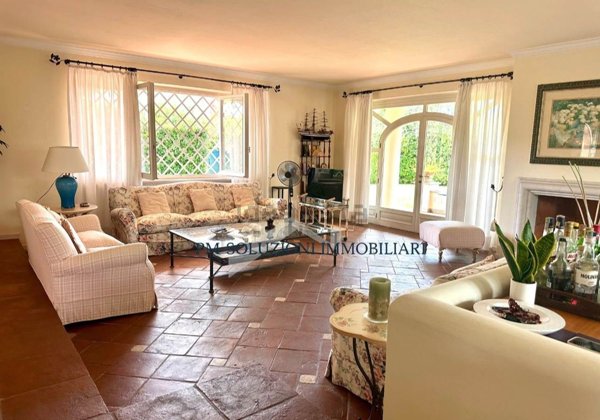 casa indipendente in vendita a Forte dei Marmi in zona Vittoria Apuana
