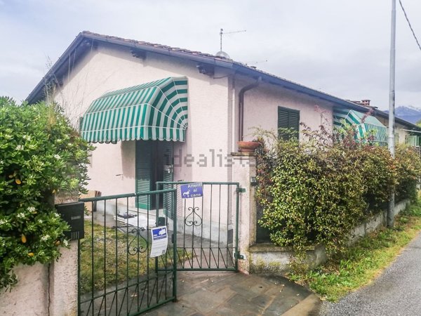 casa indipendente in vendita a Forte dei Marmi in zona Vittoria Apuana