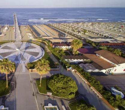 negozio in vendita a Forte dei Marmi in zona Roma Imperiale