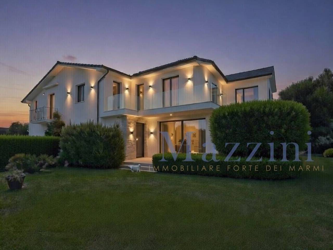 casa indipendente in vendita a Forte dei Marmi in zona Vittoria Apuana