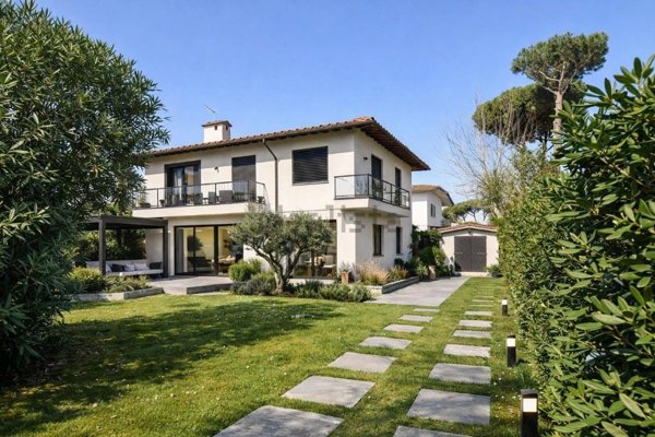 casa indipendente in vendita a Forte dei Marmi in zona Vittoria Apuana