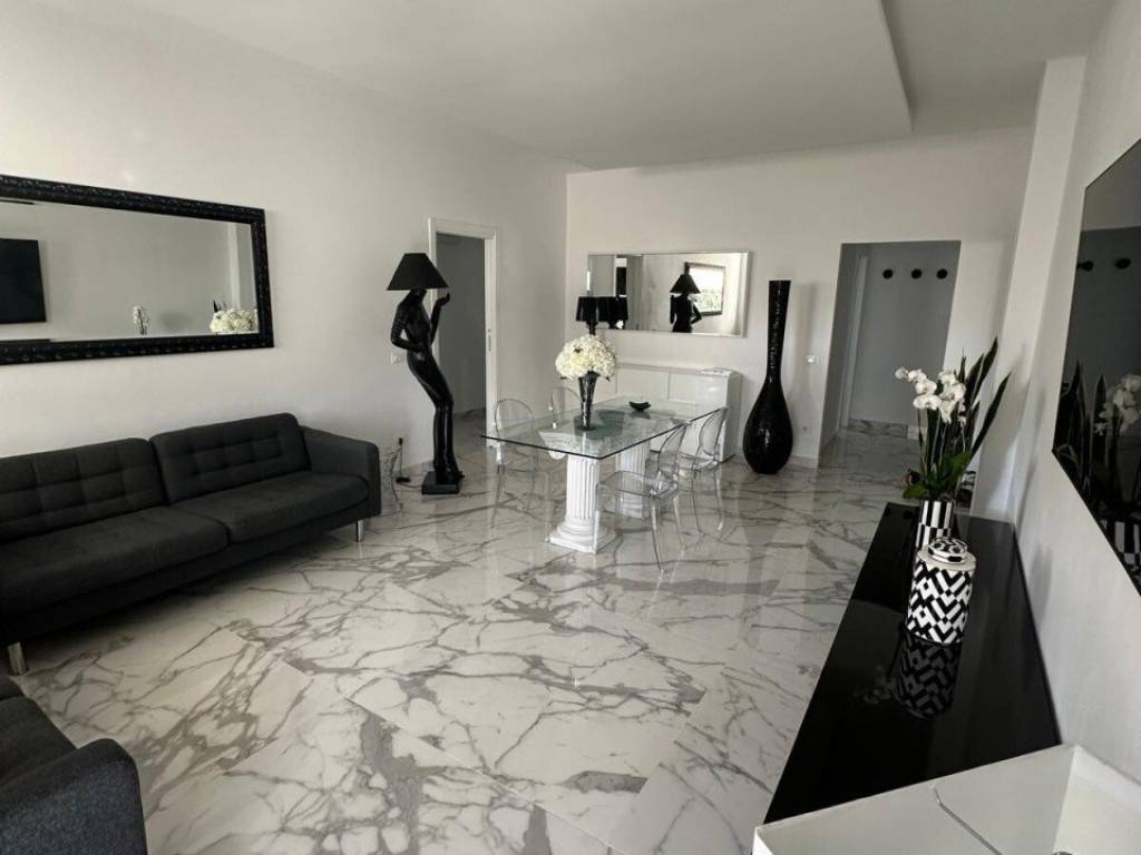 appartamento in vendita a Forte dei Marmi in zona Vittoria Apuana